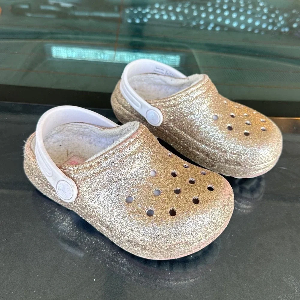 CROCS KIDS CLASSIC LINED GLITTER‎ CLOGS Toddler Size 9/10 Gold